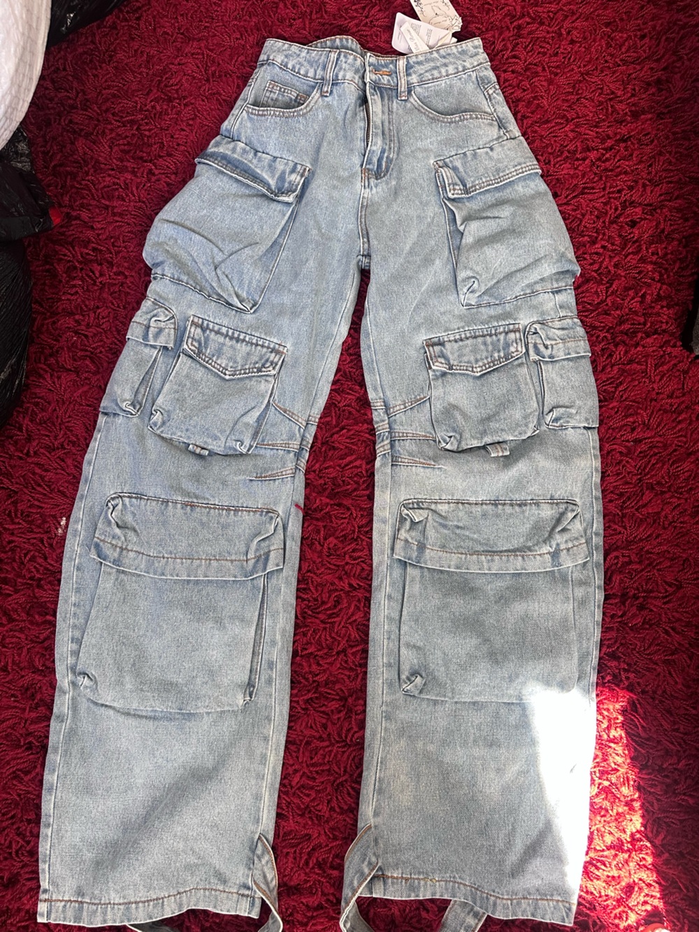 Relaxed Light Blue Men's Cargo Jeans with Multiple Utility Pockets